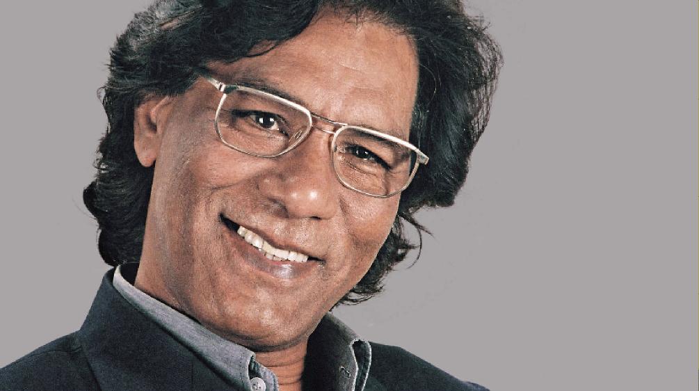 Khawar's preferred photographer, Khursheed Masood